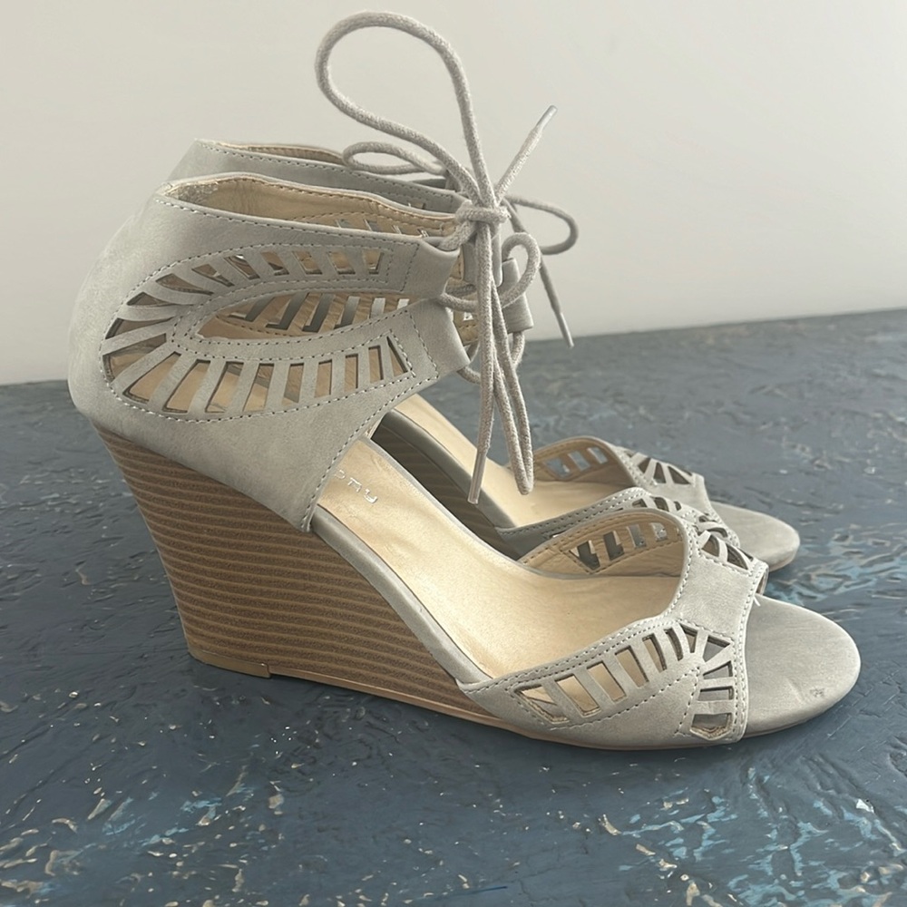 Chinese Laundry wedges